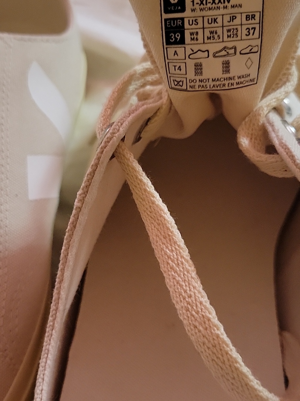 Veja From GOOP, Amazonian Rubber Sole Off-white Sneakers. Brand New - Picture 5 of 7
